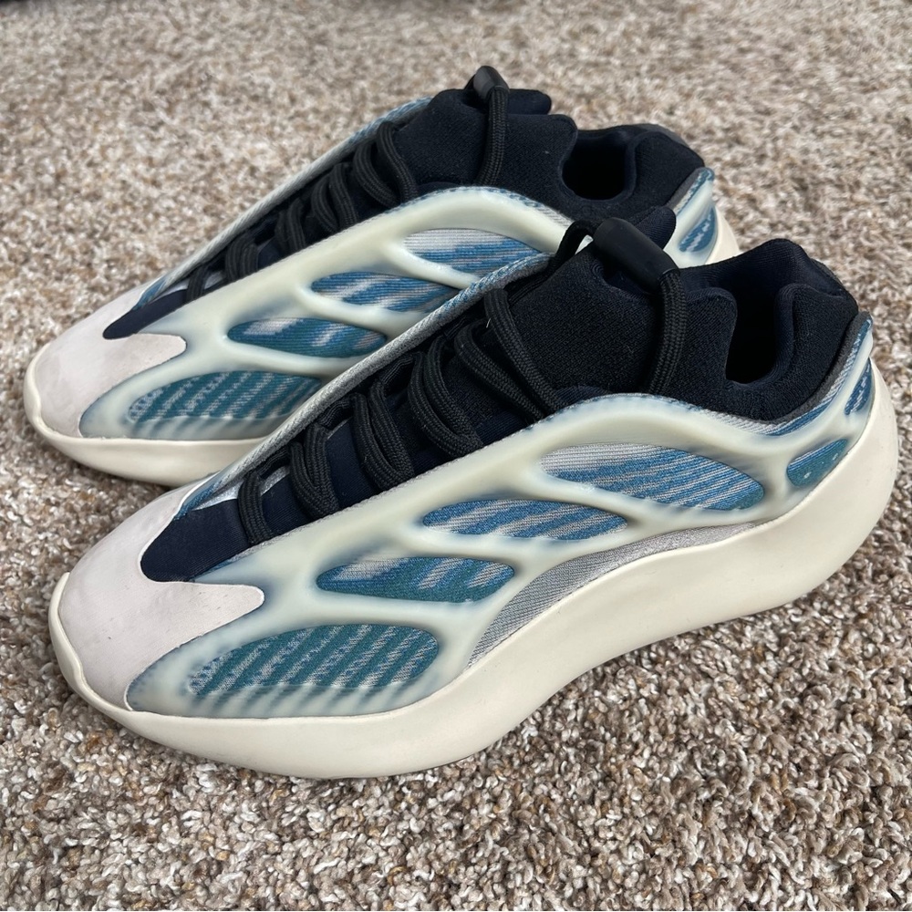[SOLD] Yeezy Adidas Boost 700 V3 Kyanite Shoes